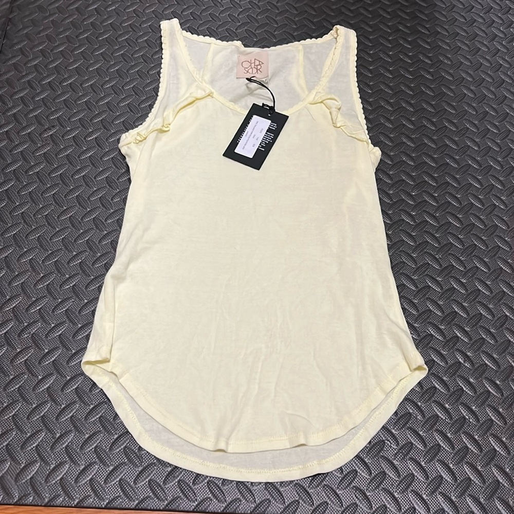 Chasor baby rib ruffle racer back shirttail tank size M